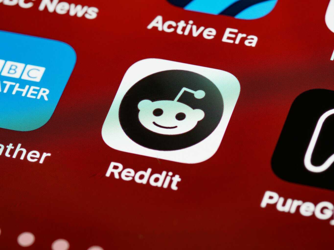 Logo of Reddit on a smartphone's screen